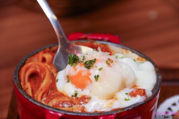 石窯屋：【蘆洲美食】☼石窯屋☼龍蝦番茄蝦醬細扁麵實在是太誘人了,肉質彈牙鮮甜/現點現做現窯烤的披薩&烤餅,餅皮Q彈有咬勁,非常推薦~