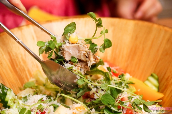 石窯屋：【蘆洲美食】二訪☼石窯屋 ☼窯烤披薩&半月烤餅美味又特別,推薦必嘗~秋季威尼斯墨魚義大利燉飯搭漁港現流小卷海味十足,快來參加萬聖節派對吧!