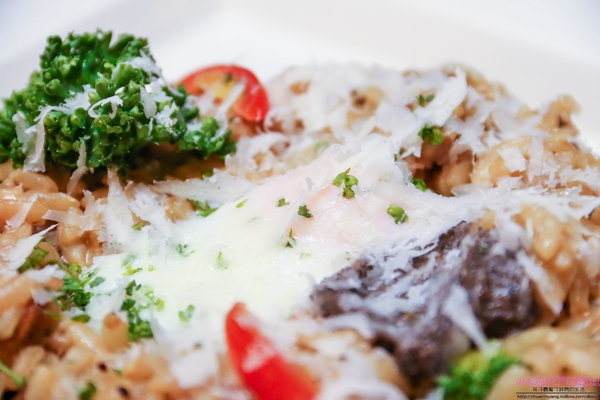 石窯屋：【蘆洲美食】☼石窯屋☼龍蝦番茄蝦醬細扁麵實在是太誘人了,肉質彈牙鮮甜/現點現做現窯烤的披薩&烤餅,餅皮Q彈有咬勁,非常推薦~