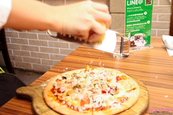 石窯屋：【蘆洲美食】二訪☼石窯屋 ☼窯烤披薩&半月烤餅美味又特別,推薦必嘗~秋季威尼斯墨魚義大利燉飯搭漁港現流小卷海味十足,快來參加萬聖節派對吧!