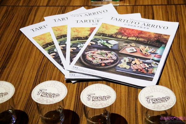 石窯屋：【蘆洲美食】二訪☼石窯屋 ☼窯烤披薩&半月烤餅美味又特別,推薦必嘗~秋季威尼斯墨魚義大利燉飯搭漁港現流小卷海味十足,快來參加萬聖節派對吧!