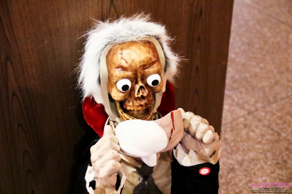 石窯屋：【蘆洲美食】二訪☼石窯屋 ☼窯烤披薩&半月烤餅美味又特別,推薦必嘗~秋季威尼斯墨魚義大利燉飯搭漁港現流小卷海味十足,快來參加萬聖節派對吧!