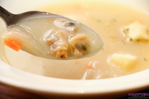 石窯屋：【蘆洲美食】☼石窯屋☼龍蝦番茄蝦醬細扁麵實在是太誘人了,肉質彈牙鮮甜/現點現做現窯烤的披薩&烤餅,餅皮Q彈有咬勁,非常推薦~