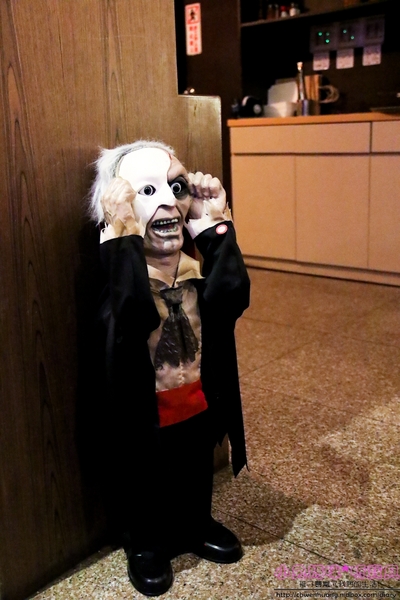 石窯屋：【蘆洲美食】二訪☼石窯屋 ☼窯烤披薩&半月烤餅美味又特別,推薦必嘗~秋季威尼斯墨魚義大利燉飯搭漁港現流小卷海味十足,快來參加萬聖節派對吧!