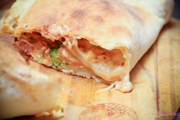 石窯屋：【蘆洲美食】☼石窯屋☼龍蝦番茄蝦醬細扁麵實在是太誘人了,肉質彈牙鮮甜/現點現做現窯烤的披薩&烤餅,餅皮Q彈有咬勁,非常推薦~