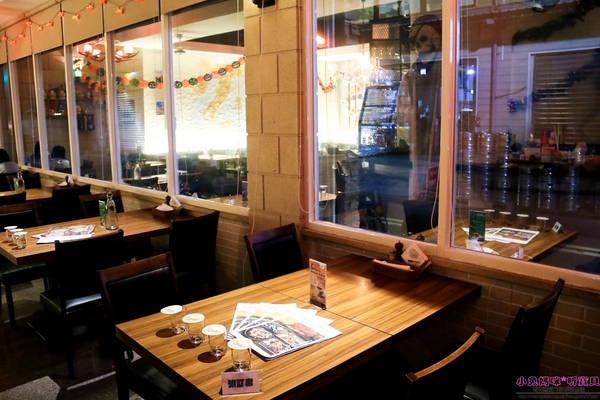 石窯屋：【蘆洲美食】二訪☼石窯屋 ☼窯烤披薩&半月烤餅美味又特別,推薦必嘗~秋季威尼斯墨魚義大利燉飯搭漁港現流小卷海味十足,快來參加萬聖節派對吧!