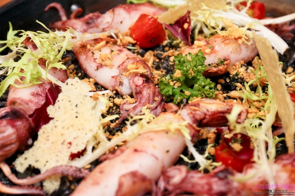 石窯屋：【蘆洲美食】二訪☼石窯屋 ☼窯烤披薩&半月烤餅美味又特別,推薦必嘗~秋季威尼斯墨魚義大利燉飯搭漁港現流小卷海味十足,快來參加萬聖節派對吧!