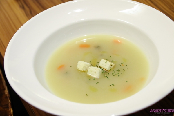 石窯屋：【蘆洲美食】☼石窯屋☼龍蝦番茄蝦醬細扁麵實在是太誘人了,肉質彈牙鮮甜/現點現做現窯烤的披薩&烤餅,餅皮Q彈有咬勁,非常推薦~