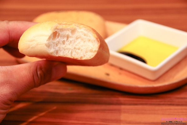 石窯屋：【蘆洲美食】☼石窯屋☼龍蝦番茄蝦醬細扁麵實在是太誘人了,肉質彈牙鮮甜/現點現做現窯烤的披薩&烤餅,餅皮Q彈有咬勁,非常推薦~