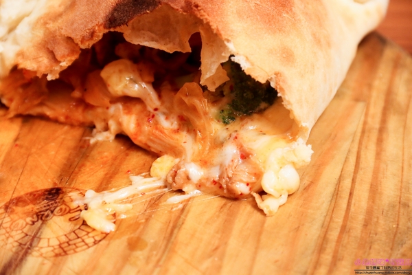 石窯屋：【蘆洲美食】二訪☼石窯屋 ☼窯烤披薩&半月烤餅美味又特別,推薦必嘗~秋季威尼斯墨魚義大利燉飯搭漁港現流小卷海味十足,快來參加萬聖節派對吧!