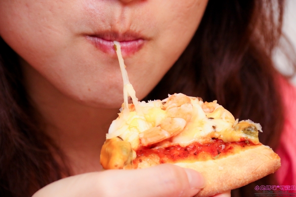 石窯屋：【蘆洲美食】二訪☼石窯屋 ☼窯烤披薩&半月烤餅美味又特別,推薦必嘗~秋季威尼斯墨魚義大利燉飯搭漁港現流小卷海味十足,快來參加萬聖節派對吧!