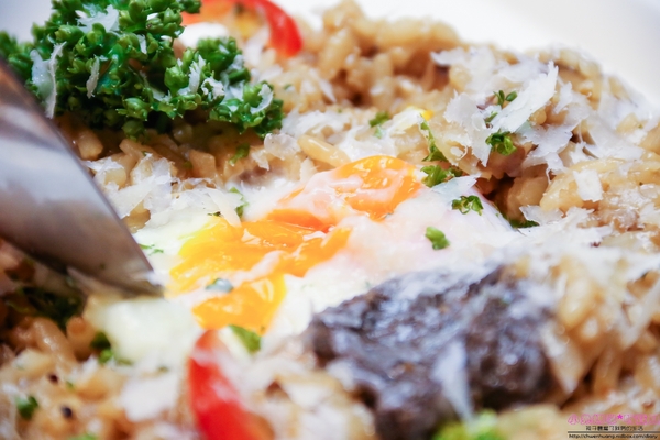 石窯屋：【蘆洲美食】☼石窯屋☼龍蝦番茄蝦醬細扁麵實在是太誘人了,肉質彈牙鮮甜/現點現做現窯烤的披薩&烤餅,餅皮Q彈有咬勁,非常推薦~