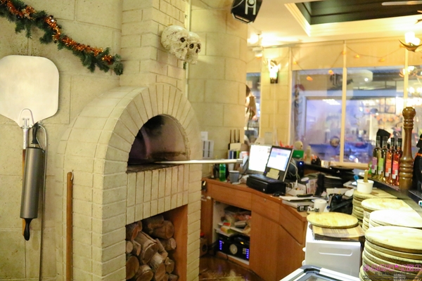 石窯屋：【蘆洲美食】☼石窯屋☼龍蝦番茄蝦醬細扁麵實在是太誘人了,肉質彈牙鮮甜/現點現做現窯烤的披薩&烤餅,餅皮Q彈有咬勁,非常推薦~