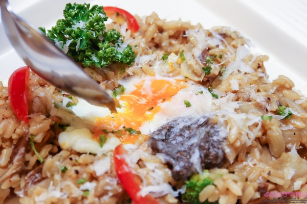 石窯屋：【蘆洲美食】☼石窯屋☼龍蝦番茄蝦醬細扁麵實在是太誘人了,肉質彈牙鮮甜/現點現做現窯烤的披薩&烤餅,餅皮Q彈有咬勁,非常推薦~