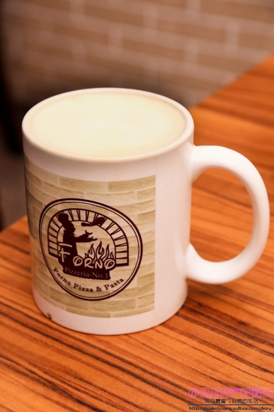 石窯屋：【蘆洲美食】二訪☼石窯屋 ☼窯烤披薩&半月烤餅美味又特別,推薦必嘗~秋季威尼斯墨魚義大利燉飯搭漁港現流小卷海味十足,快來參加萬聖節派對吧!