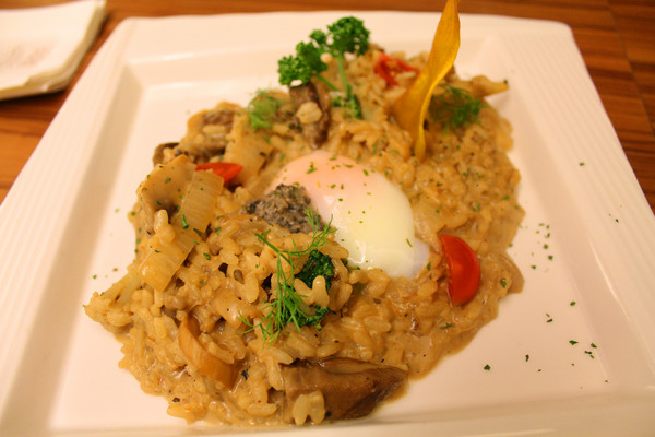 石窯屋：[台北]道地義大利異國美食 春天草莓饗宴 石窯屋