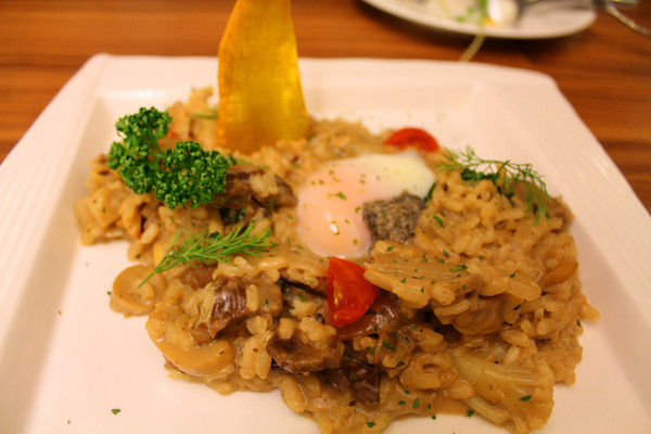 石窯屋：[台北]道地義大利異國美食 春天草莓饗宴 石窯屋