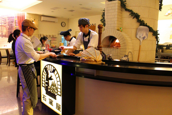 石窯屋：[台北]道地義大利異國美食 春天草莓饗宴 石窯屋