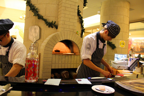 石窯屋：[台北]道地義大利異國美食 春天草莓饗宴 石窯屋