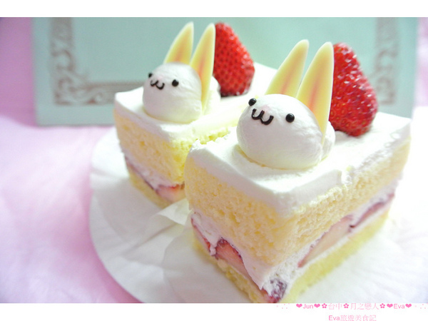 月の戀人Moon Lovers (原Bien 品昂創作洋菓子):【食記】oO。台中 勤美綠園道 月之戀人 Moon Lovers 草莓鮮奶油蛋糕 一進店家就會打開少女魂的可愛的草莓兔兔蛋糕,讓草莓蛋糕,更增添一絲可愛感,許多藝人喜愛的蛋糕店!。o○。