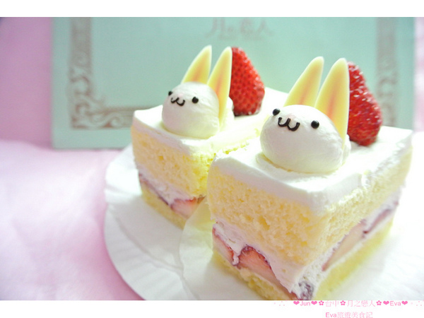 月の戀人Moon Lovers (原Bien 品昂創作洋菓子)：【食記】oO。台中　勤美綠園道　月之戀人 Moon Lovers　草莓鮮奶油蛋糕　一進店家就會打開少女魂的可愛的草莓兔兔蛋糕，讓草莓蛋糕，更增添一絲可愛感，許多藝人喜愛的蛋糕店！。o○。