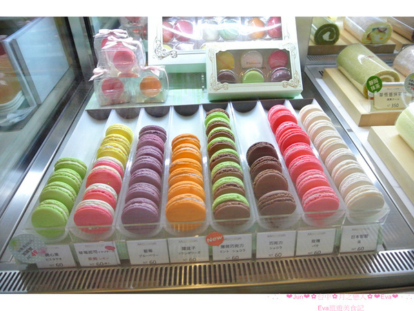 月の戀人Moon Lovers (原Bien 品昂創作洋菓子):【食記】oO。台中 勤美綠園道 月之戀人 Moon Lovers 草莓鮮奶油蛋糕 一進店家就會打開少女魂的可愛的草莓兔兔蛋糕,讓草莓蛋糕,更增添一絲可愛感,許多藝人喜愛的蛋糕店!。o○。