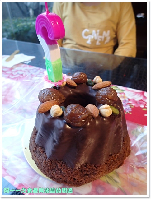 月の戀人Moon Lovers (原Bien 品昂創作洋菓子):宅配美食 月之戀人 草莓神保捲&咕咕霍夫蛋糕~幸福下午茶