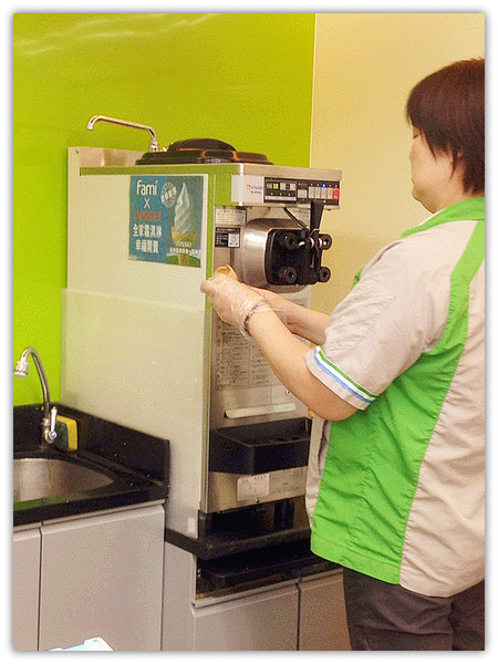 FAMI*NISSEI日本霜淇淋：全家便利商店♬FAMI x NISSEI霜淇淋 銷售據點懶人包，網友分享Google Map帶著走！