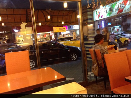 1059447_605124859518187_1366563533_n