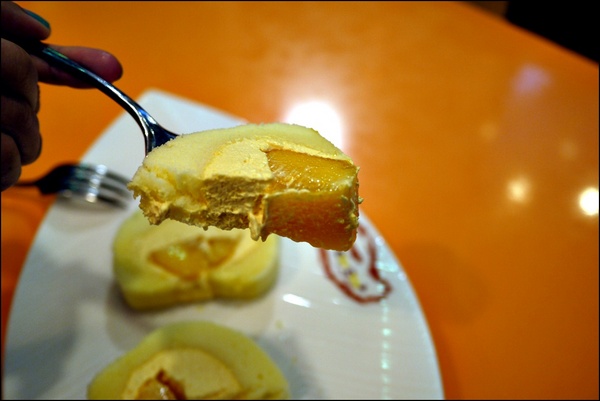 芒果恰恰冰館(台北光復總店)：【芒果恰恰冰館/台北光復總店】台灣之光！真材實料＂愛文芒果冰＂熱銷全亞洲