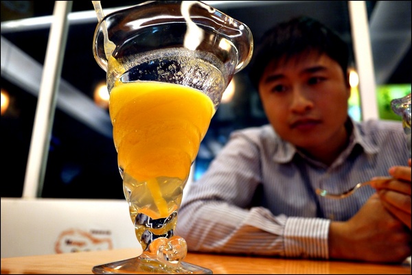 芒果恰恰冰館(台北光復總店)：【芒果恰恰冰館/台北光復總店】台灣之光！真材實料＂愛文芒果冰＂熱銷全亞洲