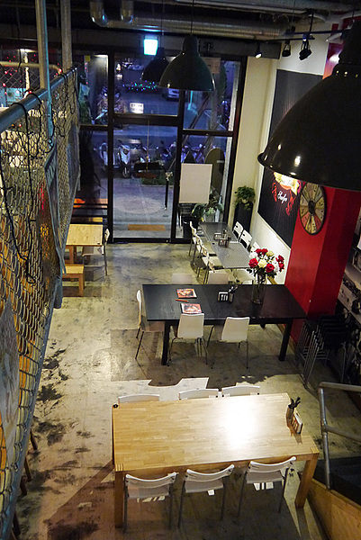 Aqua Kiss 水吻2  Surfer店：熱情有勁的南洋風味料理～內湖美食Aqua Kiss 水吻2 Surfer店