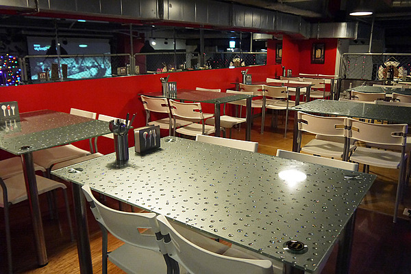 Aqua Kiss 水吻2  Surfer店：熱情有勁的南洋風味料理～內湖美食Aqua Kiss 水吻2 Surfer店