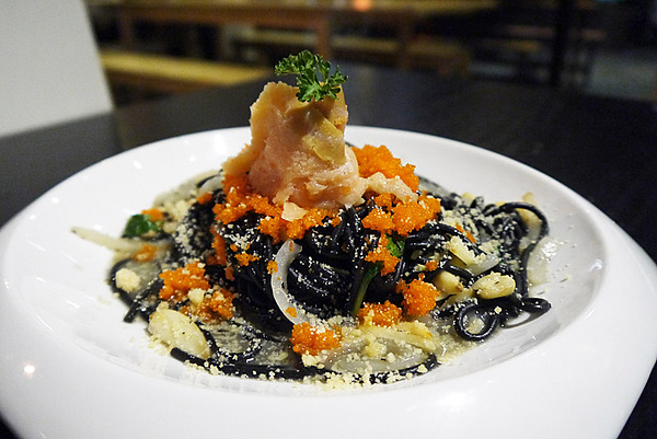 Aqua Kiss 水吻2  Surfer店：熱情有勁的南洋風味料理～內湖美食Aqua Kiss 水吻2 Surfer店