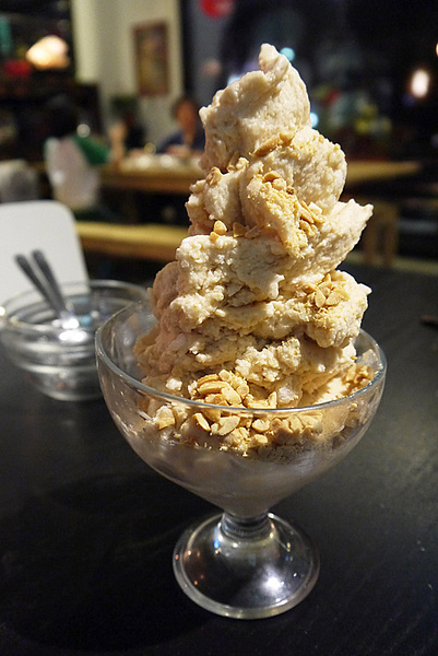 Aqua Kiss 水吻2  Surfer店：熱情有勁的南洋風味料理～內湖美食Aqua Kiss 水吻2 Surfer店