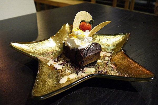 Aqua Kiss 水吻2  Surfer店：熱情有勁的南洋風味料理～內湖美食Aqua Kiss 水吻2 Surfer店