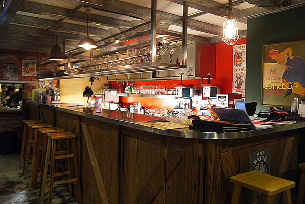 Aqua Kiss 水吻2  Surfer店：熱情有勁的南洋風味料理～內湖美食Aqua Kiss 水吻2 Surfer店