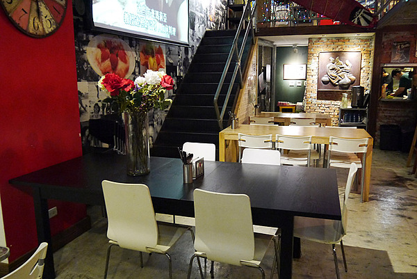 Aqua Kiss 水吻2  Surfer店：熱情有勁的南洋風味料理～內湖美食Aqua Kiss 水吻2 Surfer店