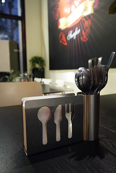 Aqua Kiss 水吻2  Surfer店：熱情有勁的南洋風味料理～內湖美食Aqua Kiss 水吻2 Surfer店