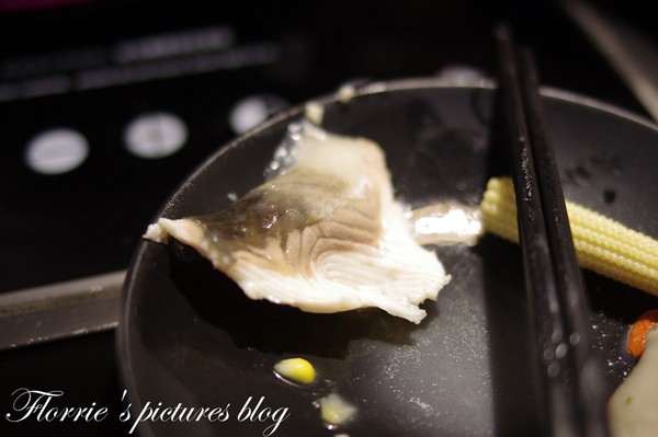 嚴選鍋品食尚養生麻辣鴛鴦鍋：台北大同區美食~嚴選鍋品食尚麻辣鴛鴦鍋~有鱘龍魚的火鍋店