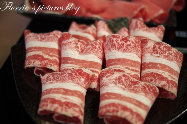 嚴選鍋品食尚養生麻辣鴛鴦鍋：台北大同區美食~嚴選鍋品食尚麻辣鴛鴦鍋~有鱘龍魚的火鍋店