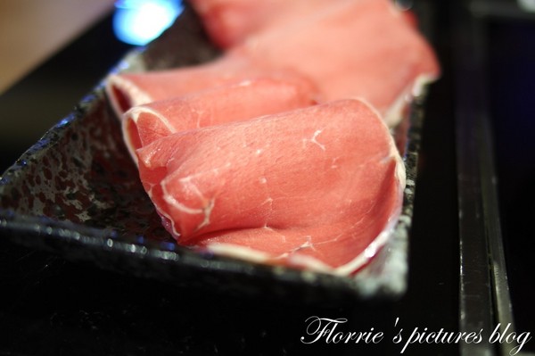 嚴選鍋品食尚養生麻辣鴛鴦鍋：台北大同區美食~嚴選鍋品食尚麻辣鴛鴦鍋~有鱘龍魚的火鍋店