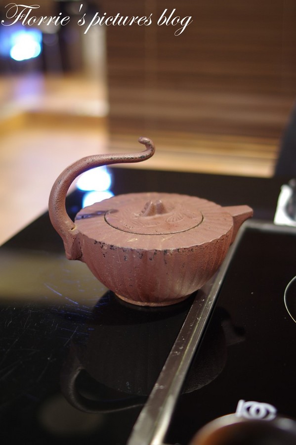 嚴選鍋品食尚養生麻辣鴛鴦鍋：台北大同區美食~嚴選鍋品食尚麻辣鴛鴦鍋~有鱘龍魚的火鍋店