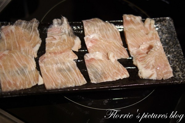 嚴選鍋品食尚養生麻辣鴛鴦鍋：台北大同區美食~嚴選鍋品食尚麻辣鴛鴦鍋~有鱘龍魚的火鍋店