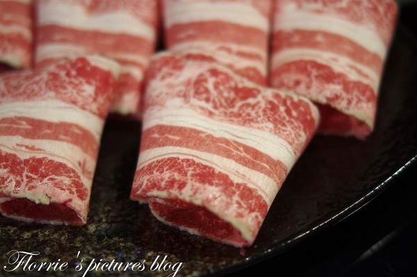 嚴選鍋品食尚養生麻辣鴛鴦鍋：台北大同區美食~嚴選鍋品食尚麻辣鴛鴦鍋~有鱘龍魚的火鍋店