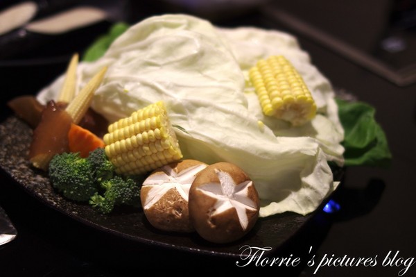 嚴選鍋品食尚養生麻辣鴛鴦鍋：台北大同區美食~嚴選鍋品食尚麻辣鴛鴦鍋~有鱘龍魚的火鍋店