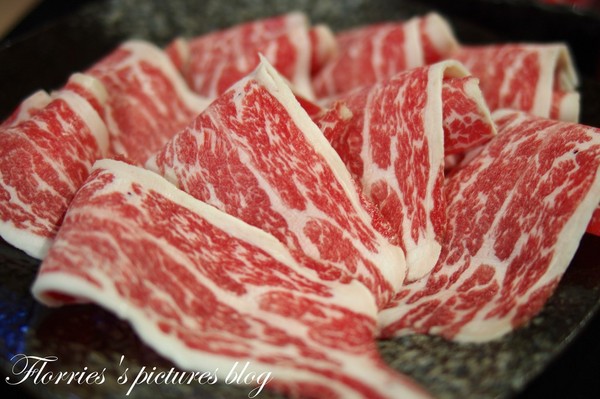 嚴選鍋品食尚養生麻辣鴛鴦鍋：台北大同區美食~嚴選鍋品食尚麻辣鴛鴦鍋~有鱘龍魚的火鍋店