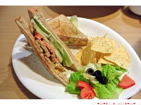 片場咖啡 Film Studio Cafe:【食記】oO。。台北 片場咖啡 來就送超可愛的小小兵餅乾(minion),讓可愛的它陪妳(你)一起吃飯o○。