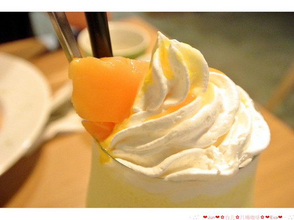 片場咖啡 Film Studio Cafe:【食記】oO。。台北 片場咖啡 來就送超可愛的小小兵餅乾(minion),讓可愛的它陪妳(你)一起吃飯o○。