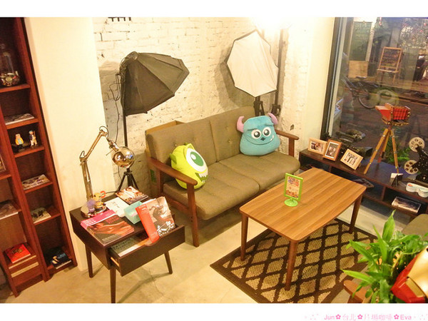 片場咖啡 Film Studio Cafe:【食記】oO。。台北 片場咖啡 來就送超可愛的小小兵餅乾(minion),讓可愛的它陪妳(你)一起吃飯o○。